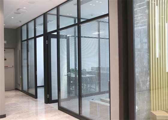 El marco de aluminio del tabique moderó la alta pared de división de la oficina de cristal